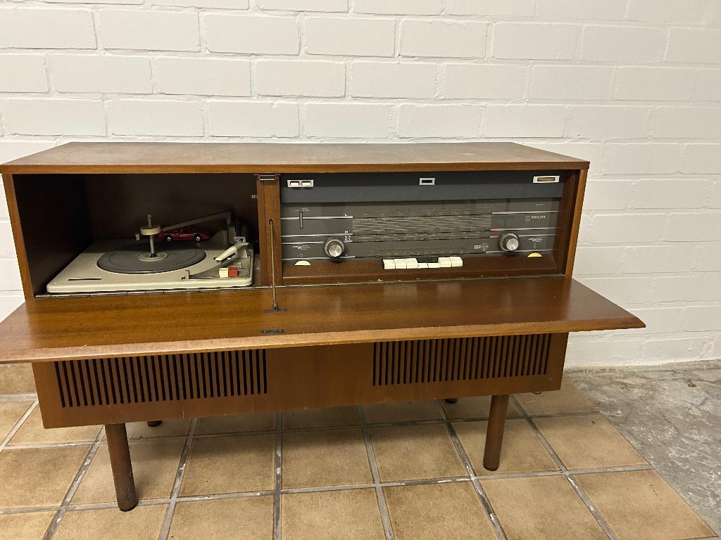 Antieke radio/pickup, Ophalen
