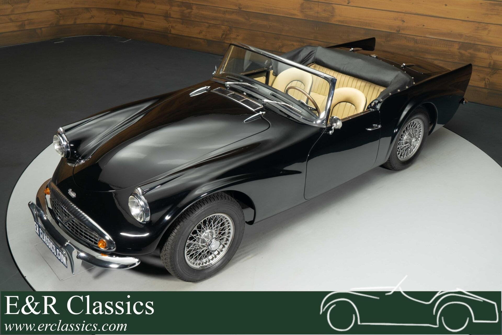 Daimler SP 250 Dart Cabriolet | 1961, Auto's, Oldtimers, Achterwielaandrijving, Beige, Zwart, Leder