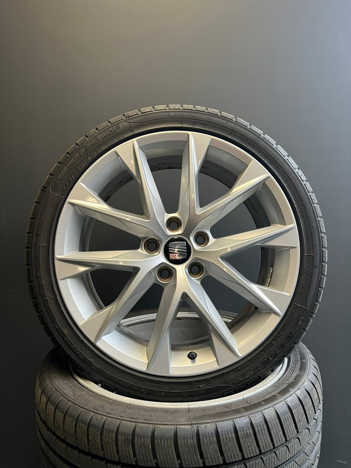 18 inch originele Seat velg Audi A3/VW golf met winterbanden, Auto-onderdelen, Banden en Velgen, Ophalen, 18 inch, Banden en Velgen