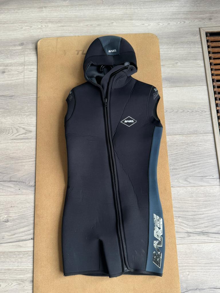 Bare Wetsuit met capuchon - Maat S, Ophalen of Verzenden, Gebruikt, Dame of Heer, Wetsuit