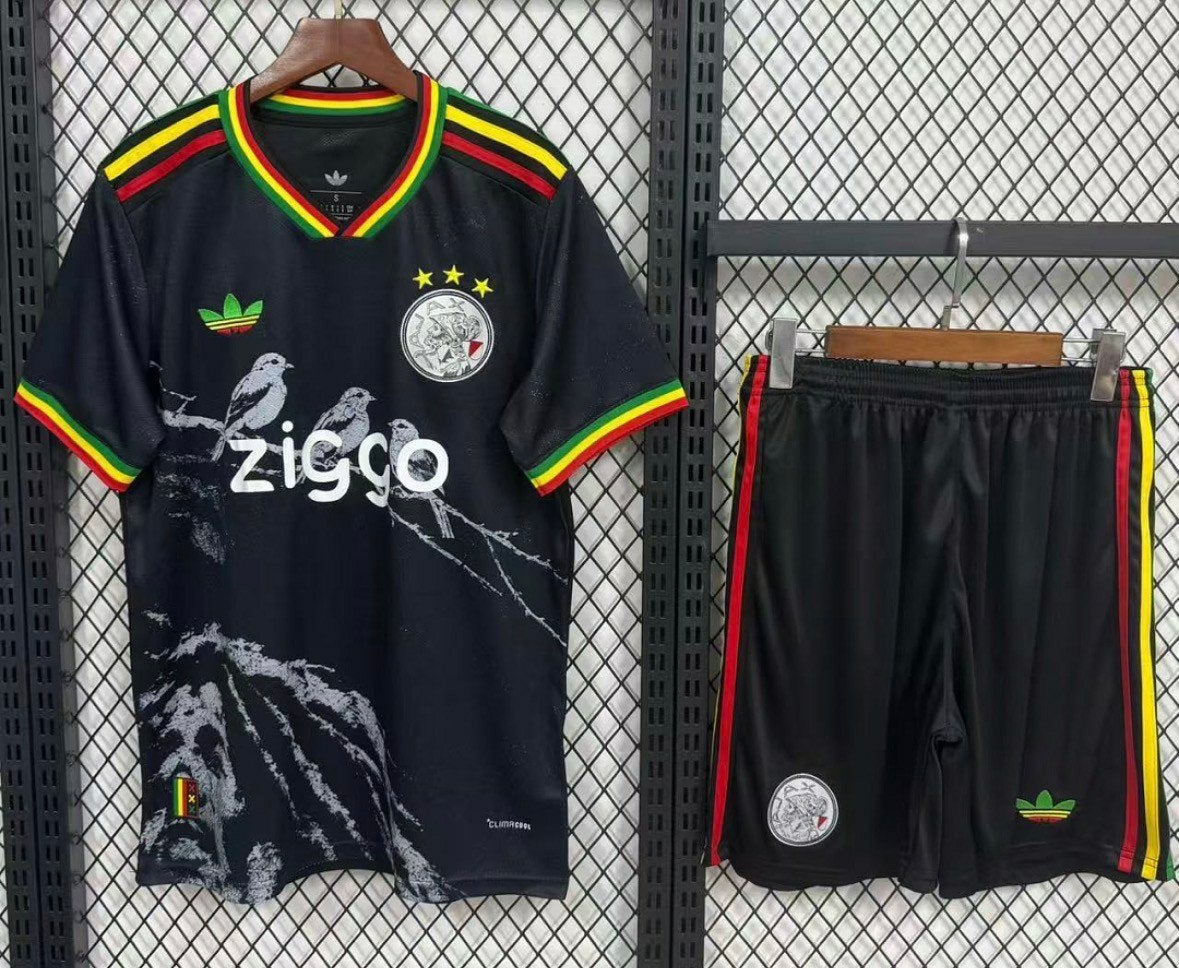 Ajax X Bob Marley Tenue Three Little Birds 26/27, Sport en Fitness, Maat XS of kleiner, Ophalen of Verzenden, Nieuw, Shirt