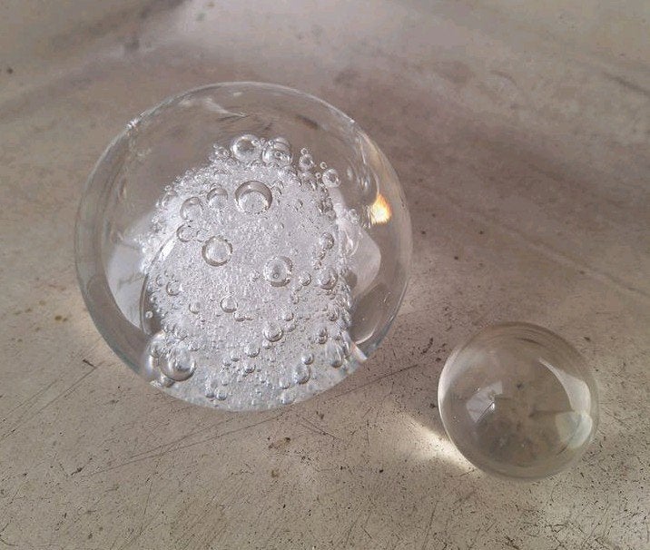 Glazen bollen met luchtbellen - 9 cm en 4 cm diameter, Ophalen of Verzenden, Zo goed als nieuw, Wit, Glas