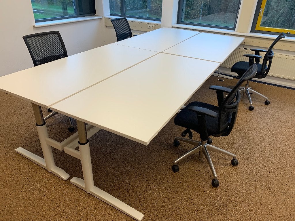 Zo goed als nieuwe slinger verstelbare bureau's - Wit / Wit, Ophalen of Verzenden, In hoogte verstelbaar, Zo goed als nieuw