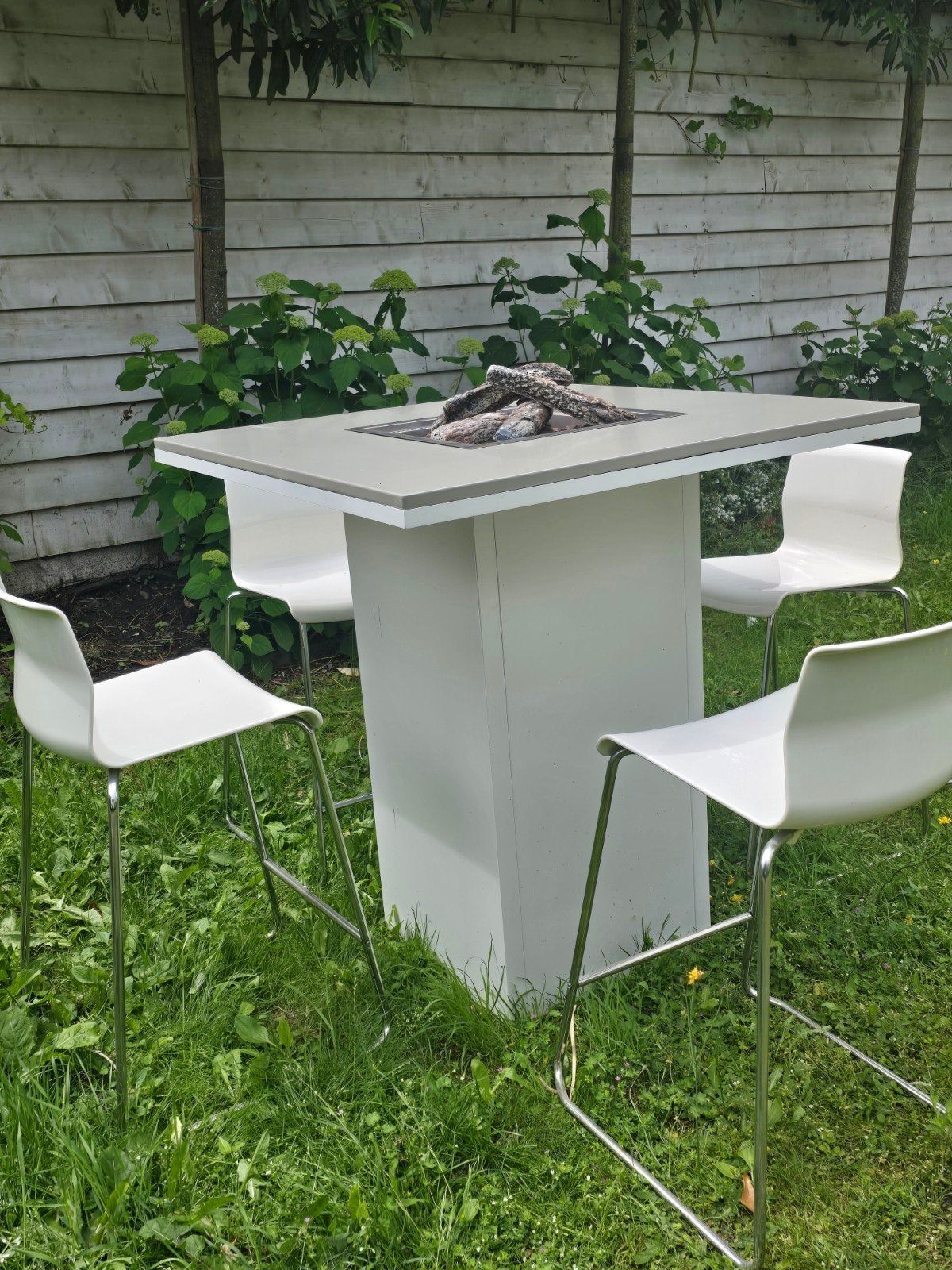 Cosi Cosiloft Bartafel Vuurtafel Wit Aluminium grijs blad, Ophalen, Zo goed als nieuw