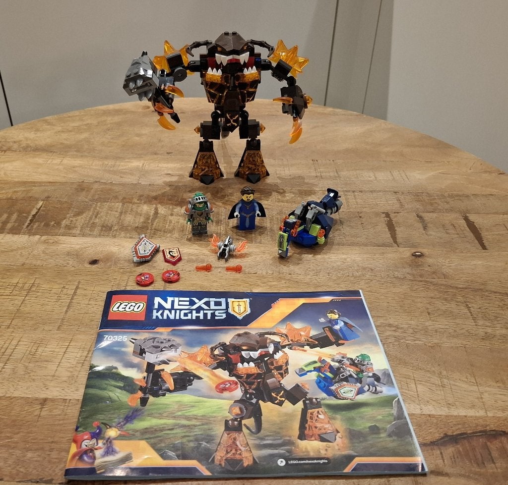 Lego Nexo Knights 70325 Infernox captures the Queen, Overige thema's, Lego, Ophalen of Verzenden, Zo goed als nieuw