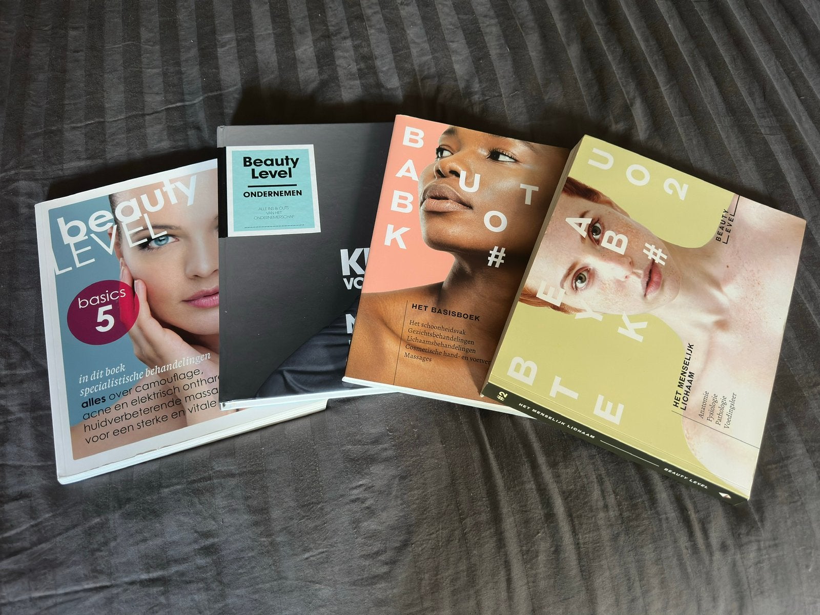 Boeken Schoonheidsspecialiste MBO 4, Boeken, Schoolboeken, Ophalen of Verzenden, Zo goed als nieuw