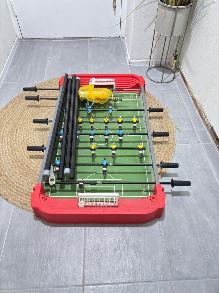 Tafelvoetbal compleet €20, Ophalen, Gebruikt, Jongen of Meisje