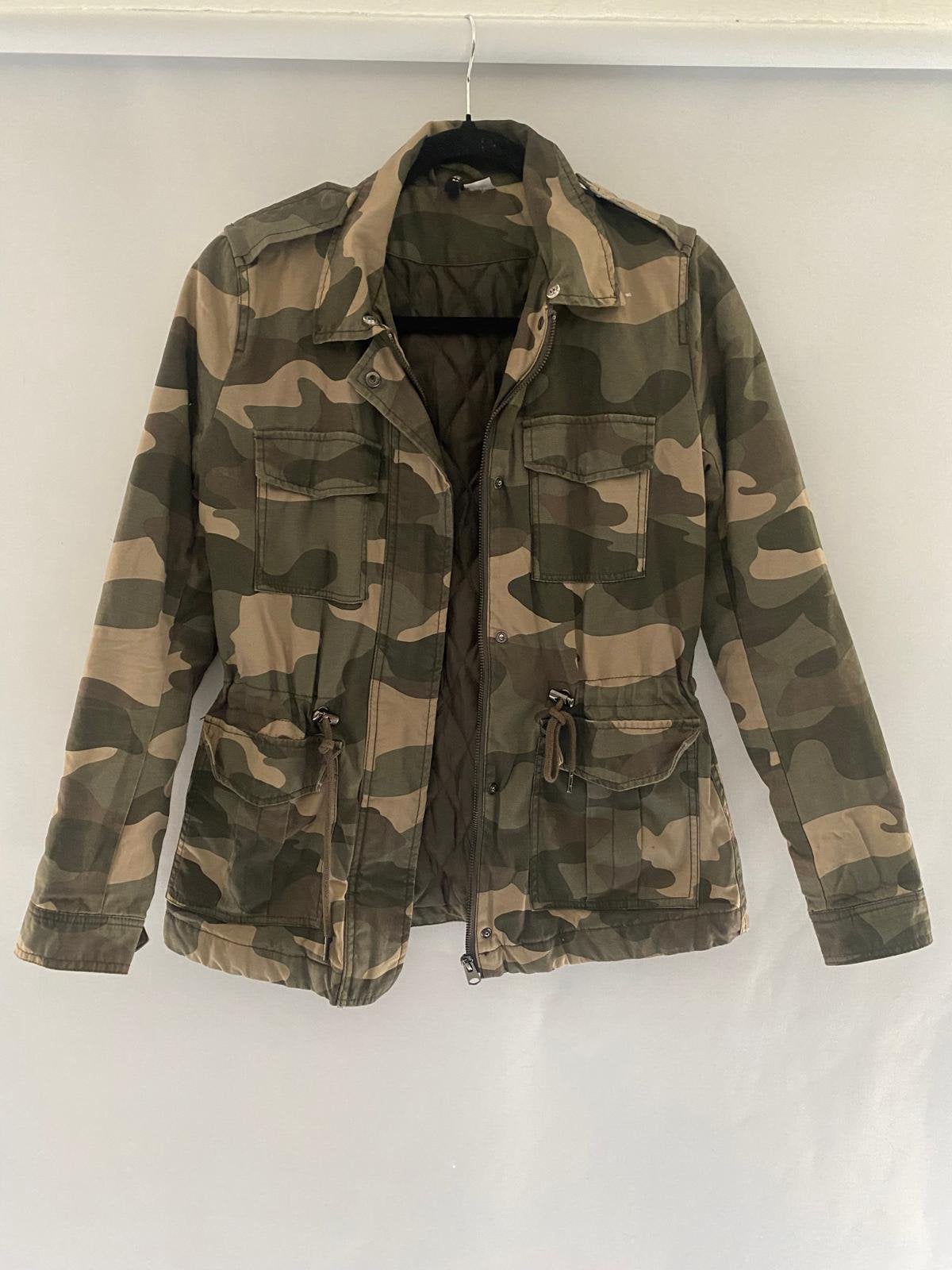 H&M Divided Camouflage Jas Maat 34 | Legerprint Jacket, Ophalen of Verzenden, Gedragen, Maat 34 (XS) of kleiner, Groen