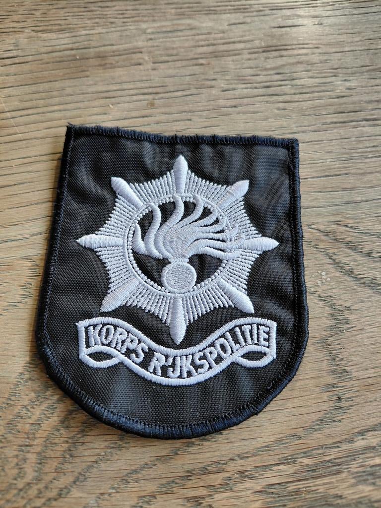 Korps Rijkspolitie embleem., Ophalen of Verzenden, Landmacht, Nederland, Embleem of Badge