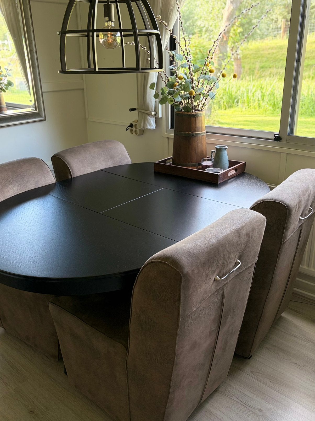 Nette Uitschuifbare tafel, zwart, te koop, Ophalen of Verzenden, Zo goed als nieuw, 4 tot 6 stoelen