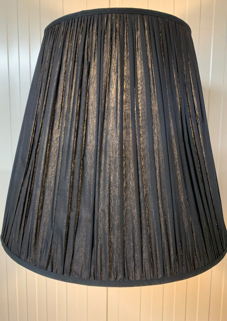Hanglamp zwart witte binnenkant twv € 300,00 BIJNA GRATIS, Ophalen of Verzenden, Nieuw