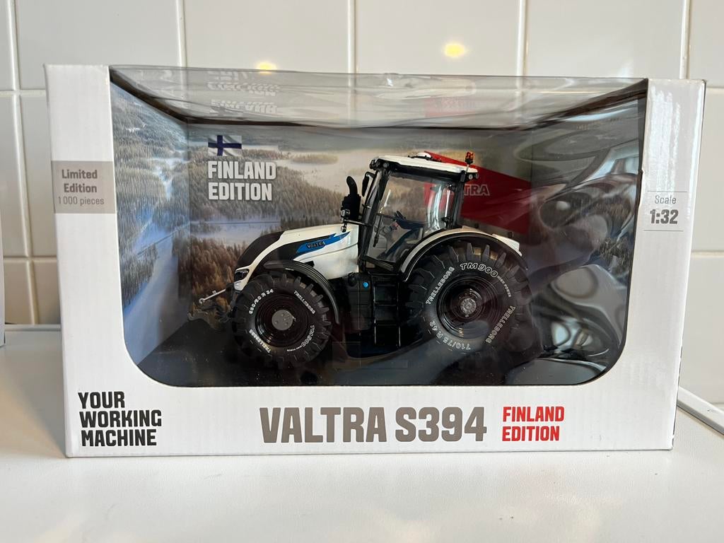 Valtra S394 Finland editie Schade model, Ophalen of Verzenden, Zo goed als nieuw, Tractor of Landbouw, Overige merken