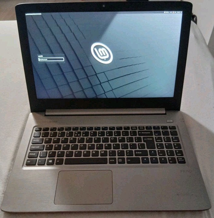 PEAQ Laptop - Goed voor dagelijks gebruik, Computers en Software, PEAQ, Gebruikt, 2 tot 3 Ghz, Ophalen of Verzenden