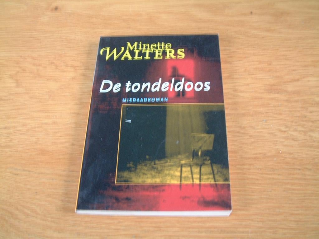 boek De Tondeldoos Minette Walters misdaadroman, Ophalen of Verzenden, Gelezen
