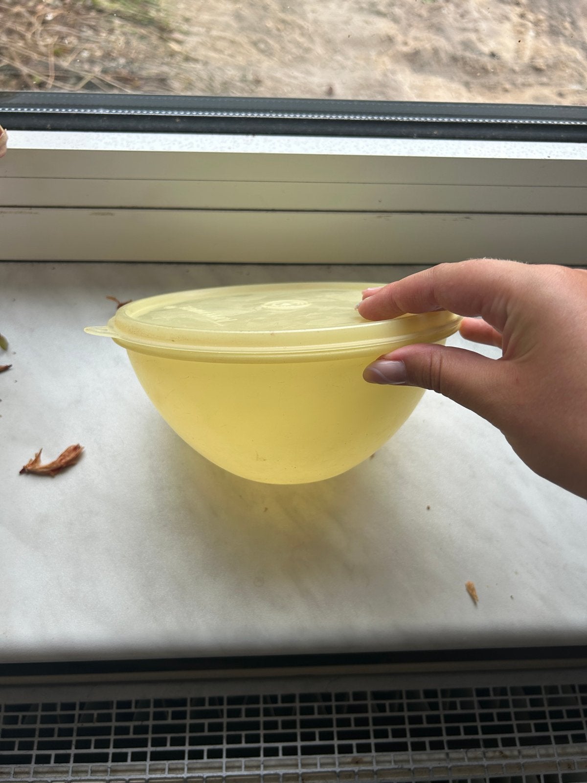 Tupperware kom met deksel - Geel, Huis en Inrichting, Keuken | Tupperware, Gebruikt, Geel, Ophalen of Verzenden, Met deksel