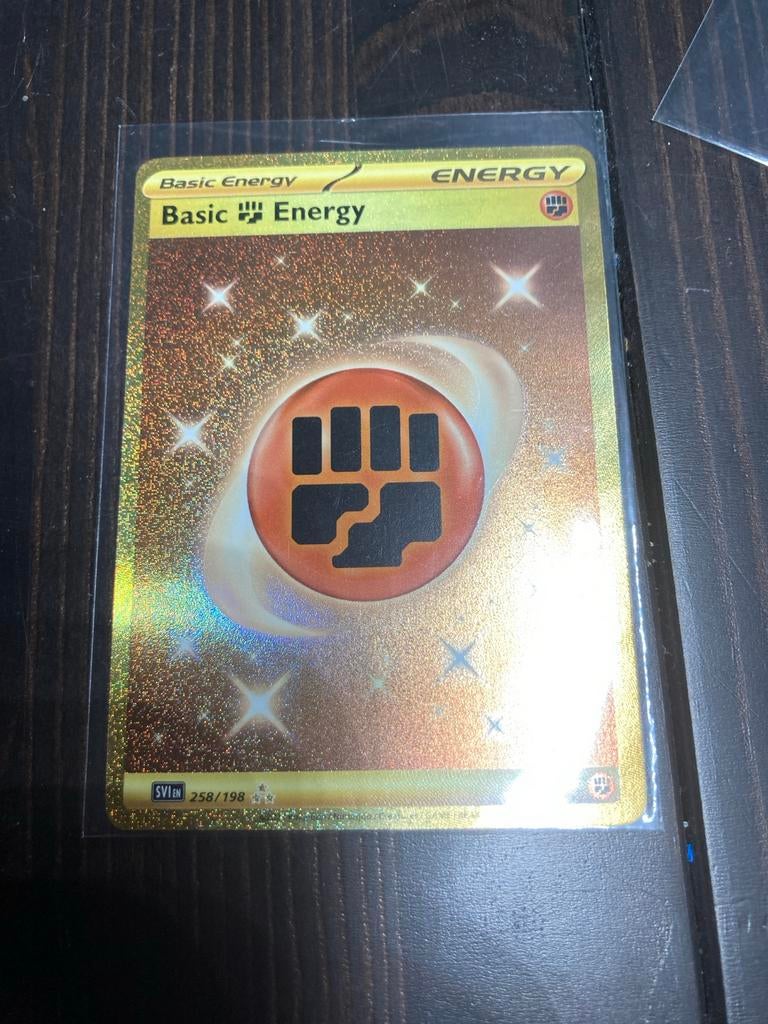 Basic Energy Fighting Gold - Scarlet & Violet 258/198 NM, Ophalen of Verzenden, Zo goed als nieuw, Losse kaart, Foil
