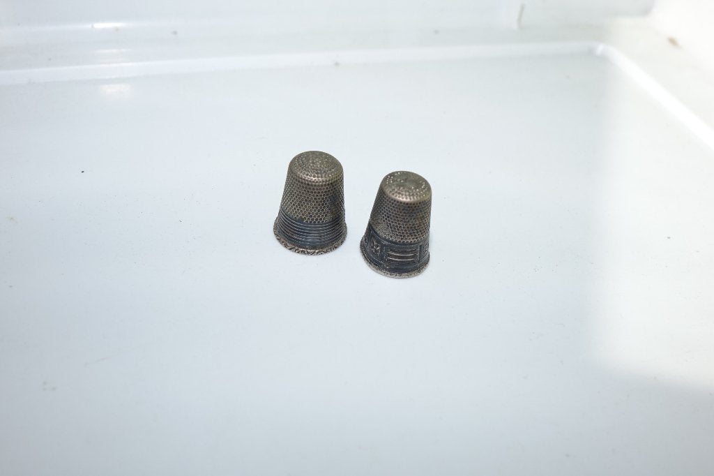 2 x zilveren vingerhoedjes vingerhoed, Verzamelen, Vingerhoedjes, Verzenden, Zo goed als nieuw, Zilver