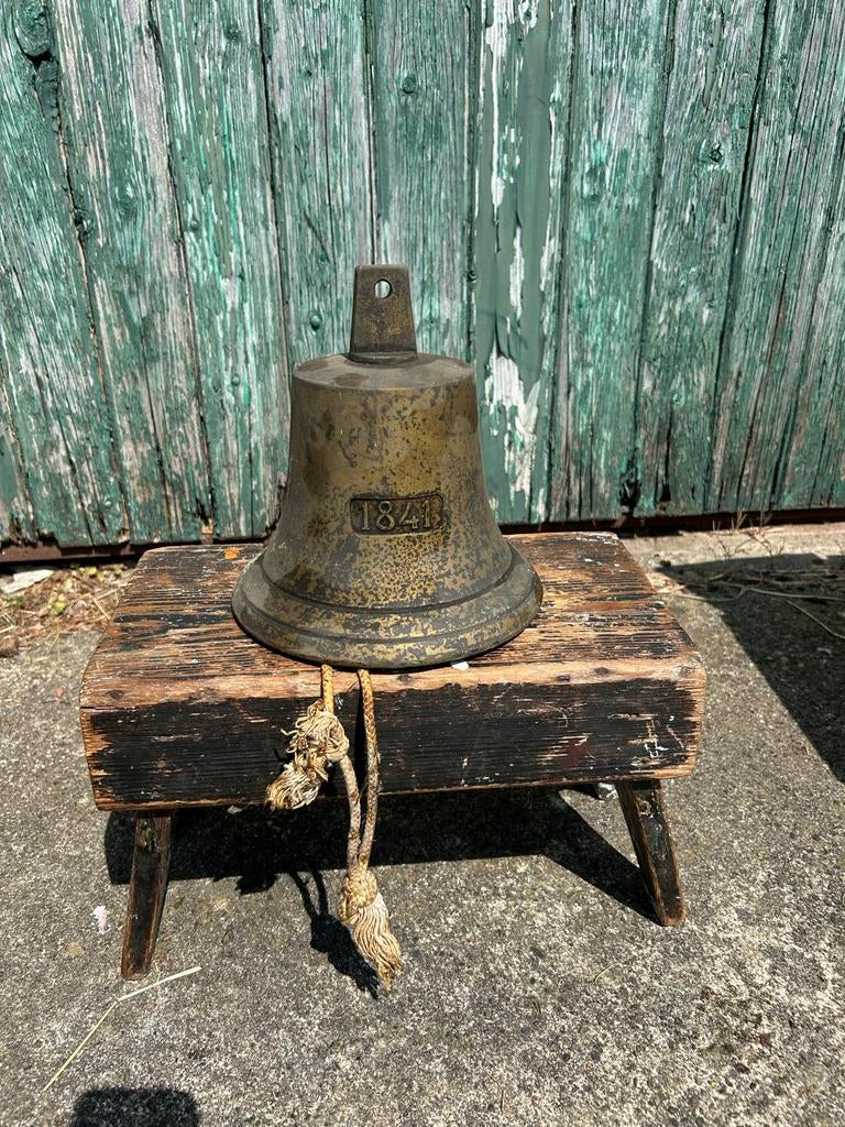 Antieke bronzen bel uit 1841, Tuin en Terras, Ophalen, Gebruikt