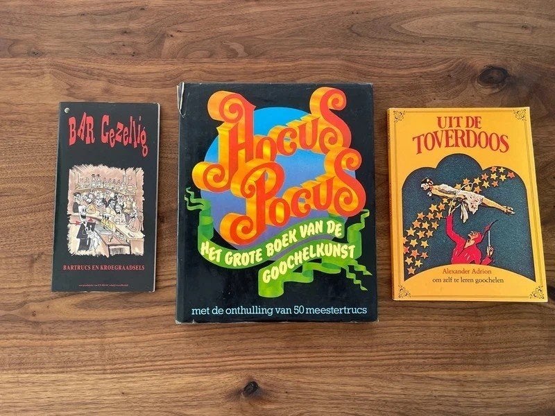 Drie boeken over goochelen, trucs en raadsels, Ophalen of Verzenden, Gelezen, Overige onderwerpen