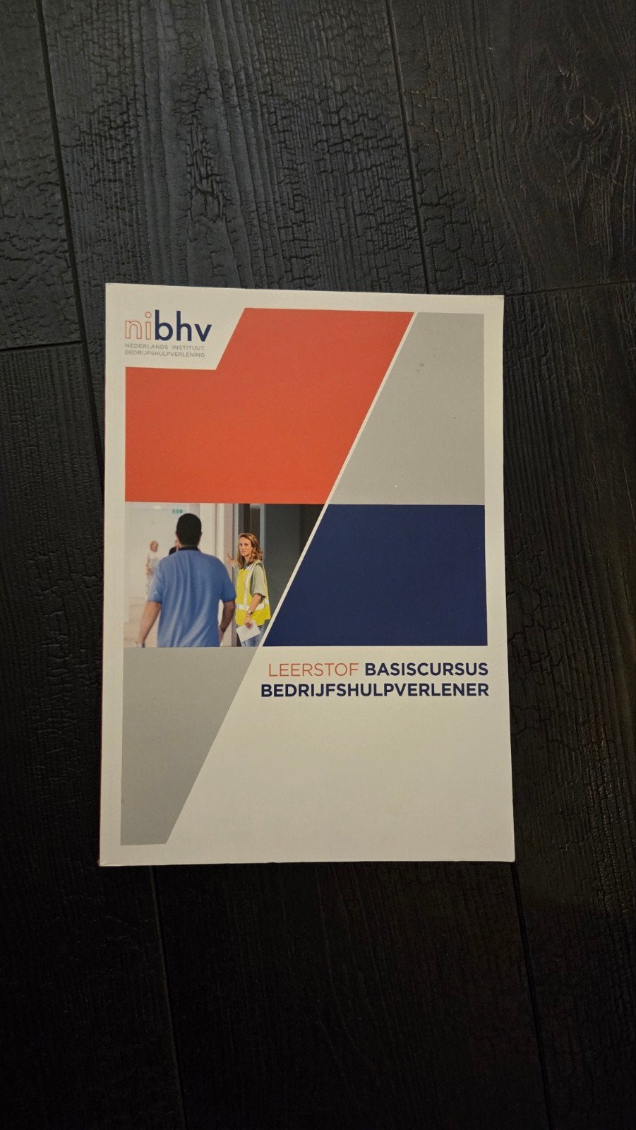 NIBHV Leerboek Basiskursus Bedrijfshulpverlener, Boeken, Ophalen of Verzenden, Zo goed als nieuw, Overige niveaus, NIBHV