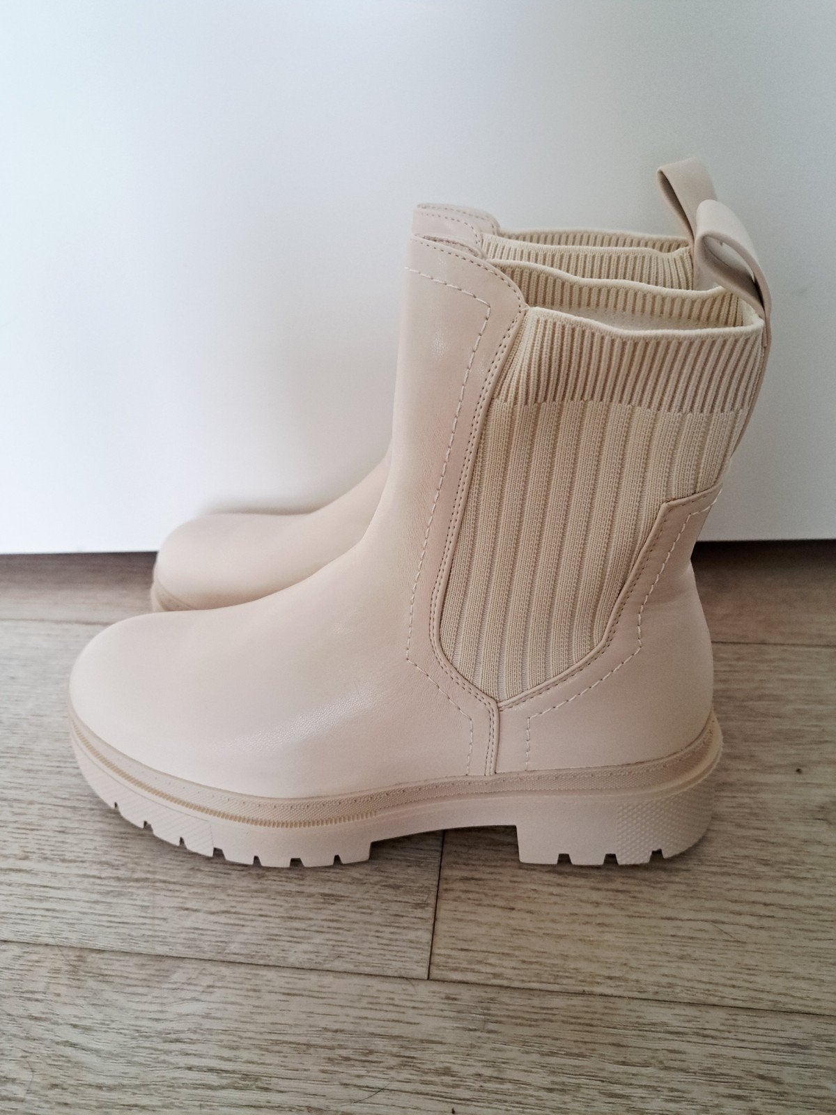 laarzen maat 40 beige nieuw, Verzenden, Nieuw, Beige, Lage of Enkellaarzen