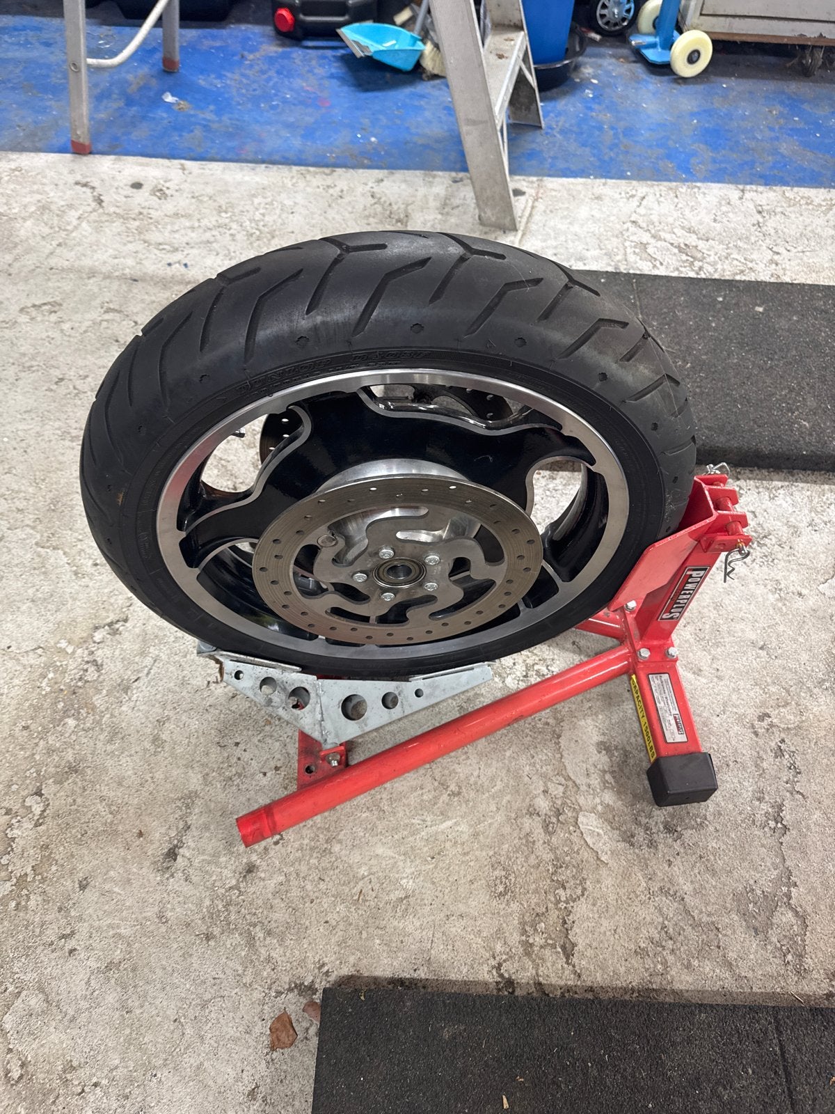 Harley-Davidson 18 inch voorwiel compleet, Motoren, Ophalen of Verzenden, Gebruikt