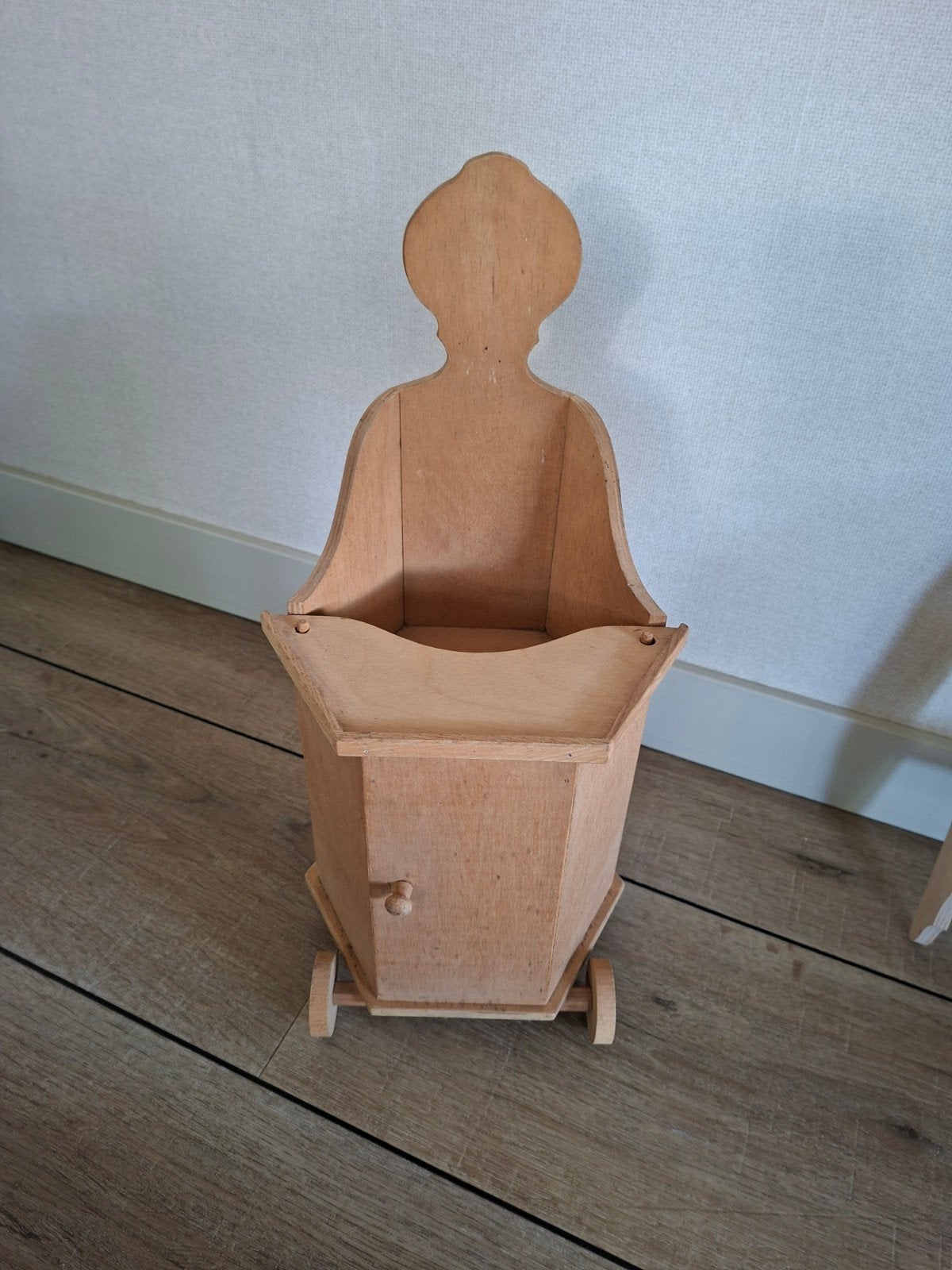 Houten kinderstoel / 'kakstoel' voor pop., Verzamelen, Poppenhuizen en Toebehoren, Ophalen of Verzenden, Zo goed als nieuw, Overige typen