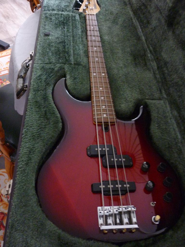 basgitaar Yamaha BB 1100 S, Muziek en Instrumenten, Ophalen, Zo goed als nieuw, Elektrisch