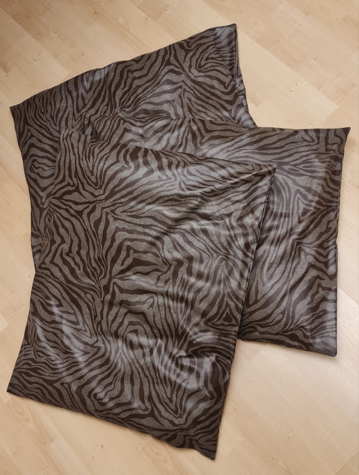 3 kussens met zebraprint - Bruin van zacht skai, Huis en Inrichting, Woonaccessoires | Kussens, Ophalen of Verzenden, Zo goed als nieuw