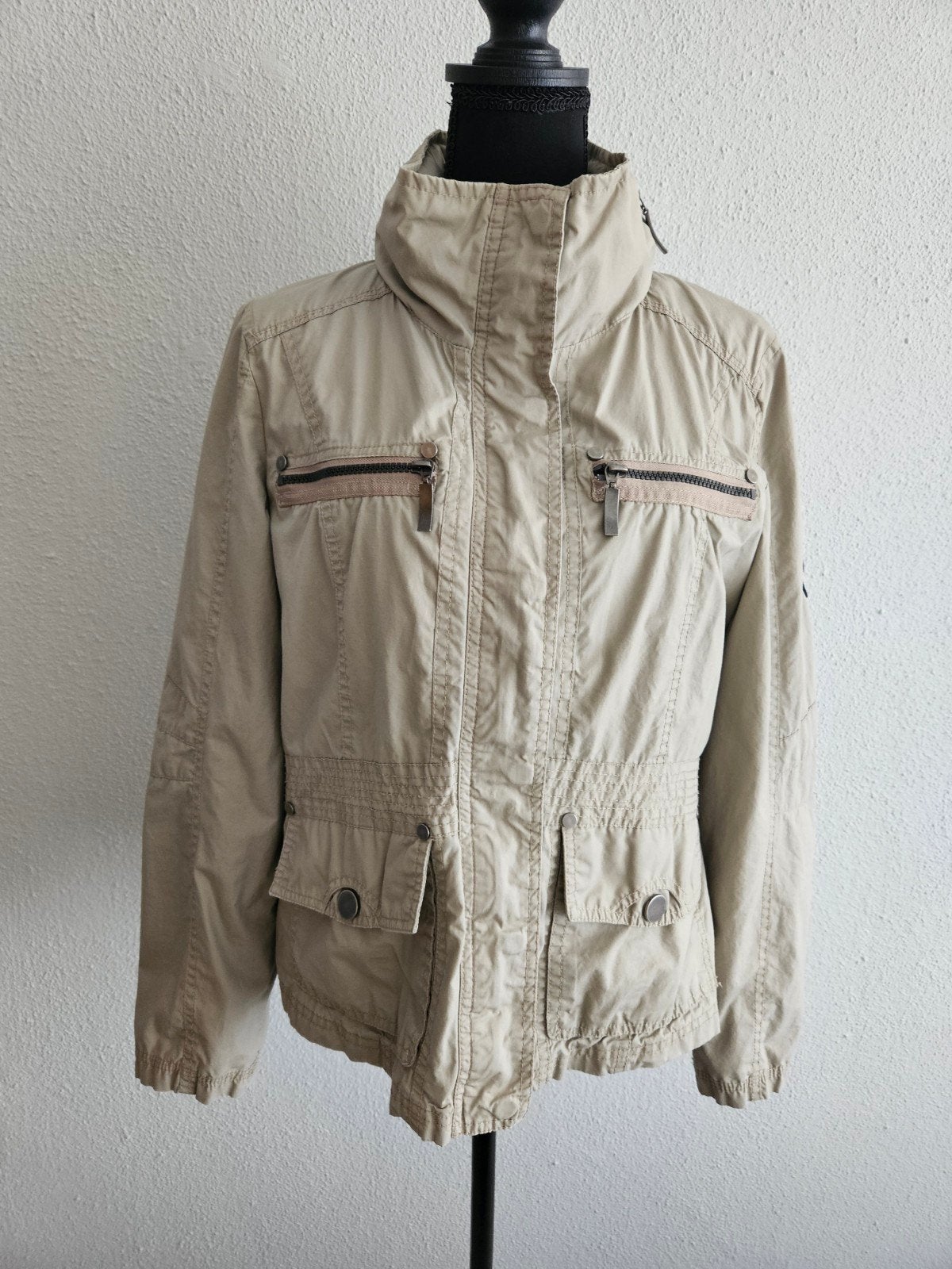 Full Sail Casuals jas met oprolbare capuchon, Maat 38/40 (M), Beige, Gedragen, Full Sail Casuals