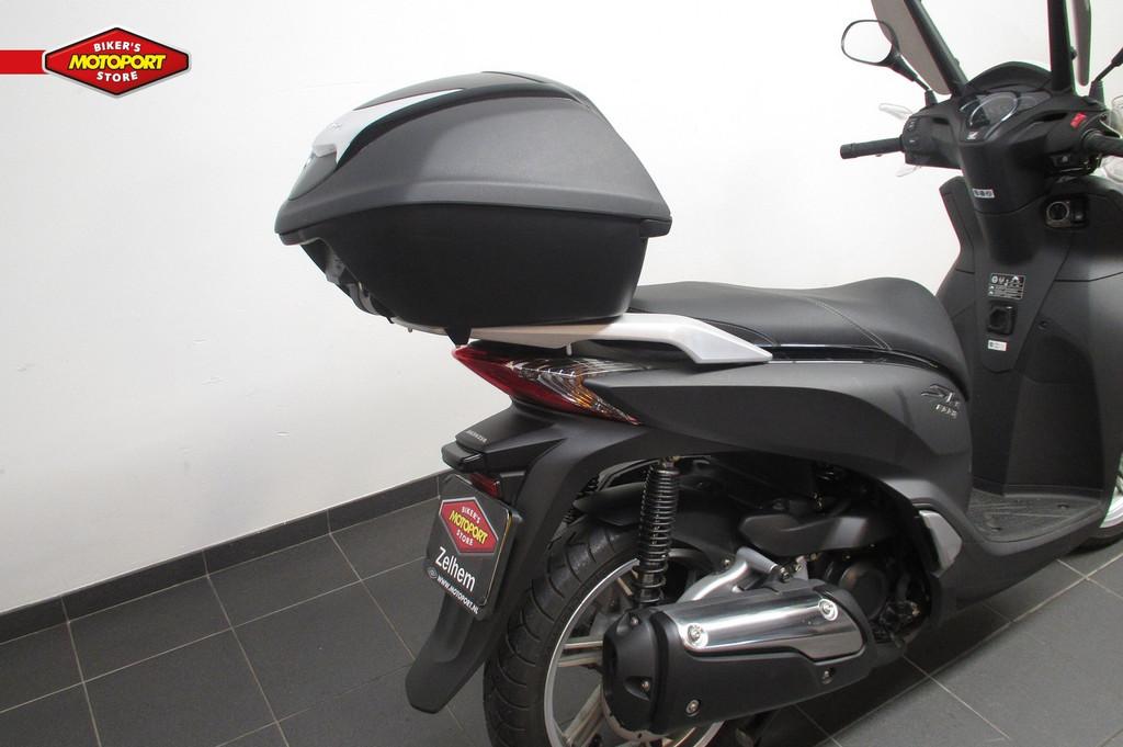 Honda SH 300I ABS (bj 2016), Doornveld 180-184
B-1731  ZELLIK, BE, Honda Motor Europe Ltd, Belgian Branche, Bedrijf, Overig