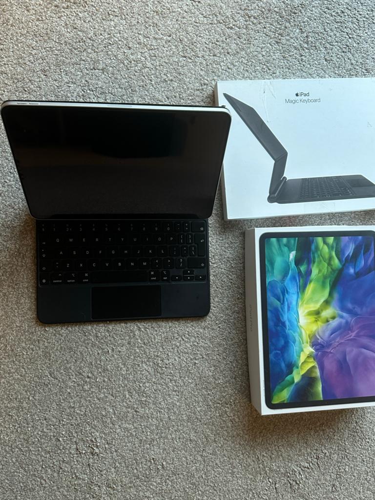 iPad Pro 11 inch (2e gen) Wifi 128GB Zilver + Magic Keyboard, 11 inch, Ophalen of Verzenden, Zo goed als nieuw, Apple iPad Pro