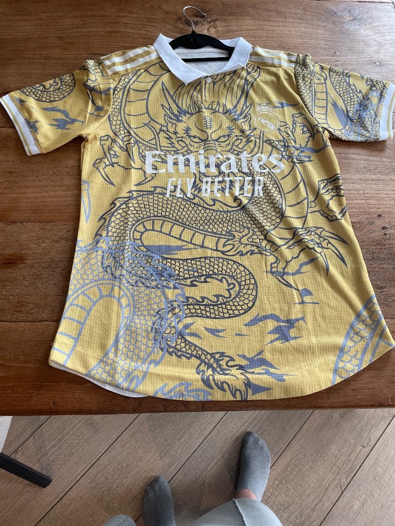 Voetbal shirt real Madrid slimfit, Sport en Fitness, Voetbal, Maat M, Verzenden, Nieuw, Shirt