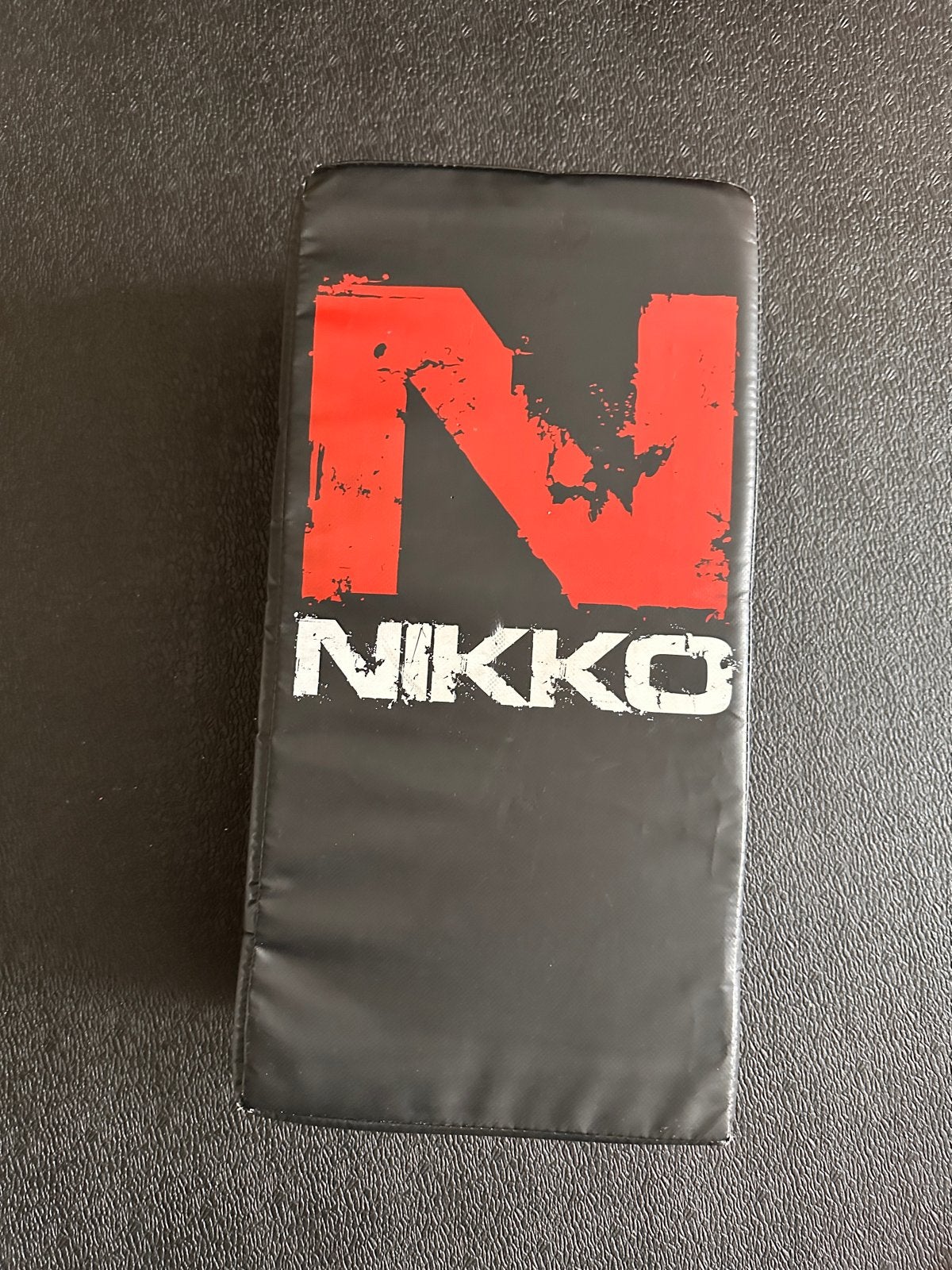 Nikko Stootkussen / Trapkussen - Zwart/Rood (60x30x15cm), Sport en Fitness, Ophalen, Zo goed als nieuw, Overige, Vechtsportbescherming