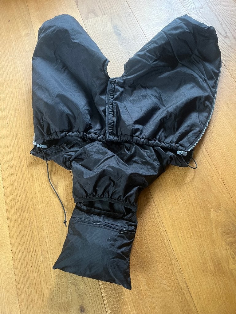 Gratis: warm “regenpak” voor fietsstoel; 1 ritsje defect, Ophalen of Verzenden, Gebruikt