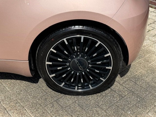 Fiat 500 e Icon 42 kWh *pano *camera *stoelv. *17" *keyless, Auto's, Fiat, Stof, Gebruikt, Overige kleuren, 4 stoelen
