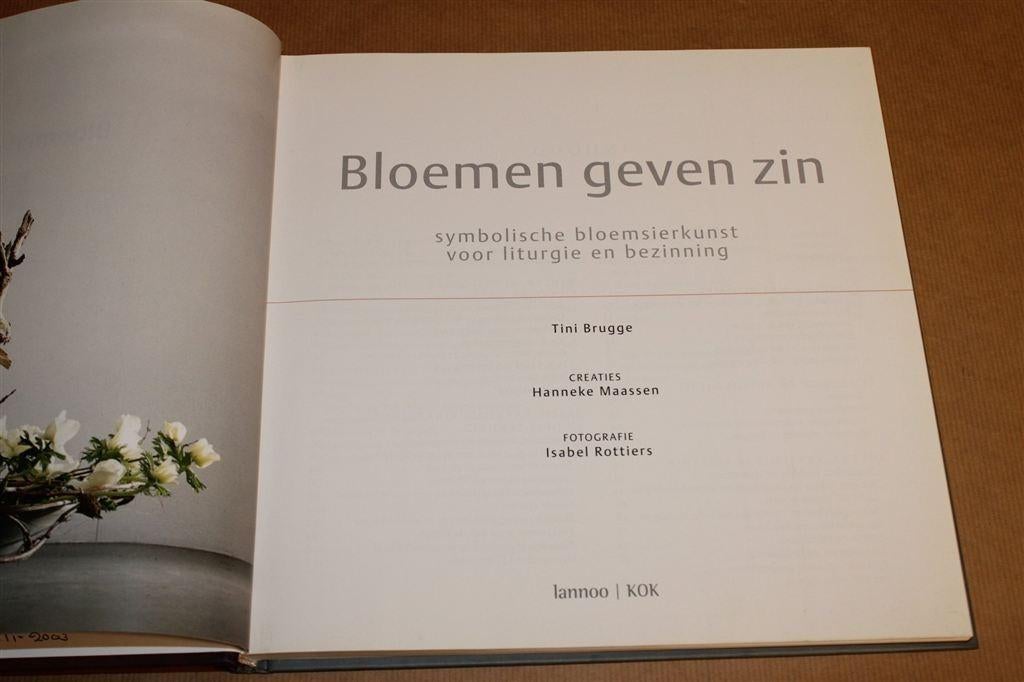 Bloemen Geven Zin — Symboliek & Liturgie in Bloemkunst, Ophalen of Verzenden, Zo goed als nieuw, Overige onderwerpen, Achtergrond en Informatie