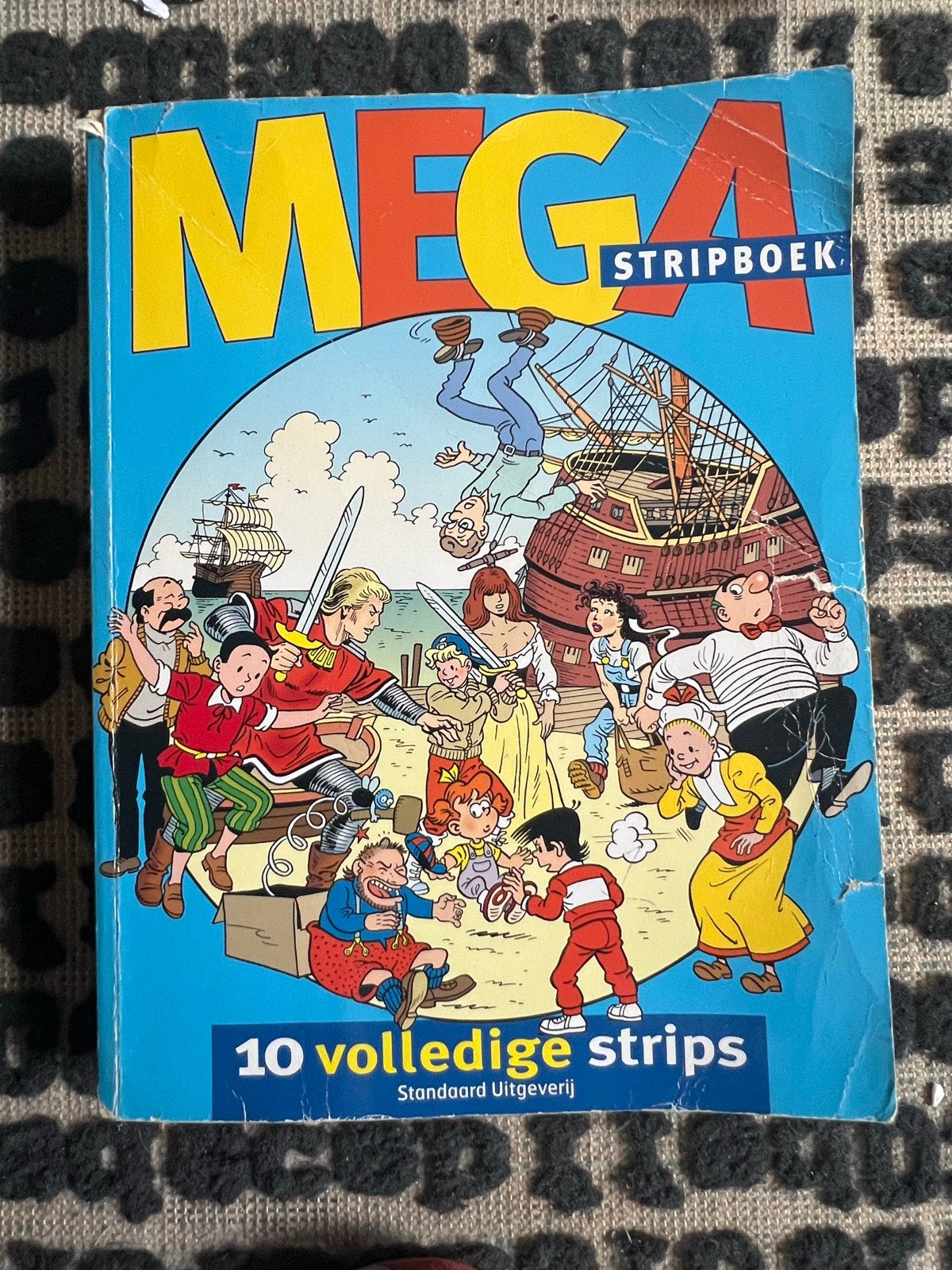 Mega Stripboek - 10 volledige strips (Gebruikt), Meerdere stripboeken, Ophalen of Verzenden, Gelezen