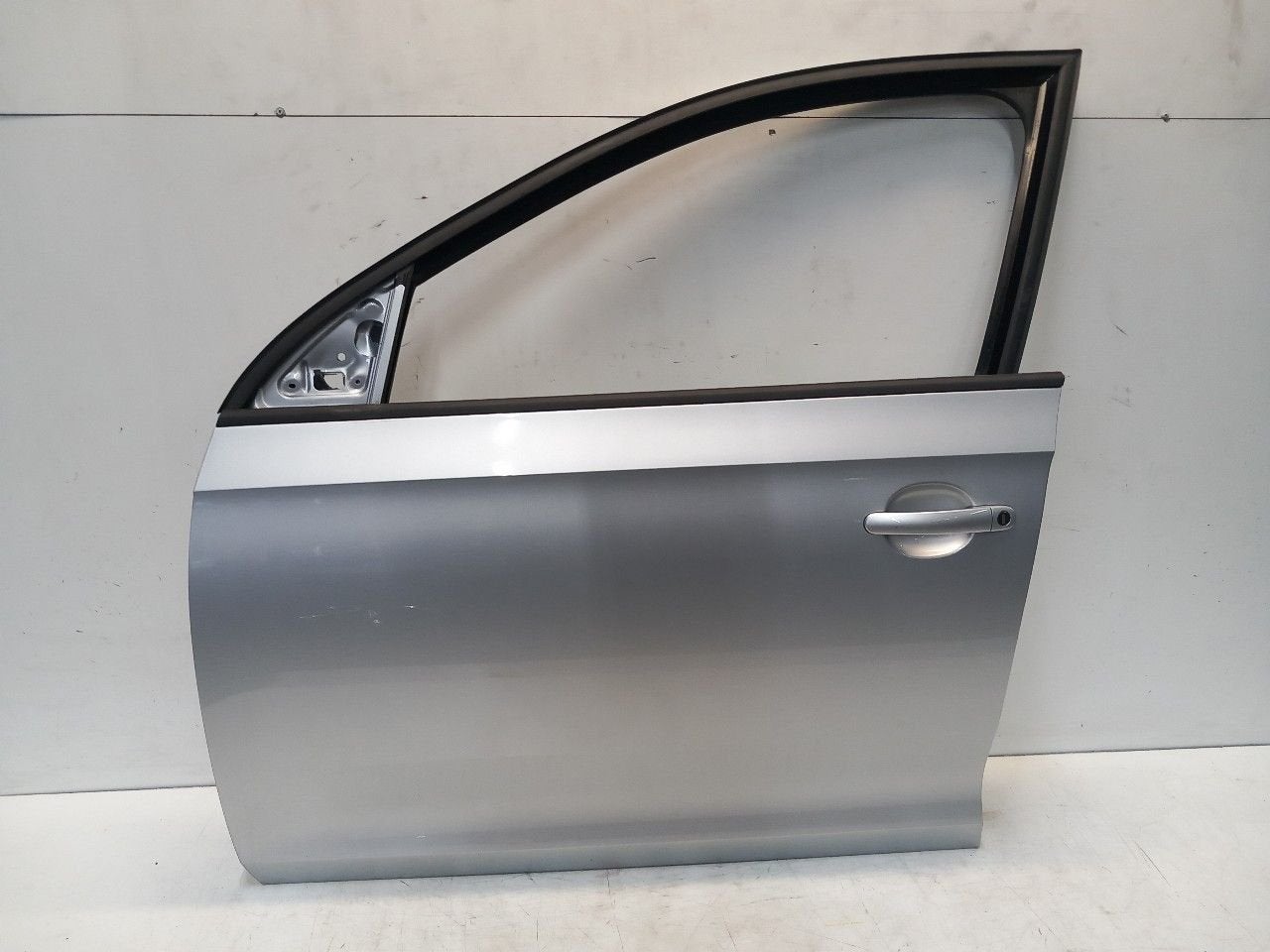 Portier links voor Skoda Rapid, Onderdelen@venauto.nl, Van der Ven Autorecycling B.V., Gebruikt, Ettenseweg 76, 4706 PB Roosendaal, The Netherlands
