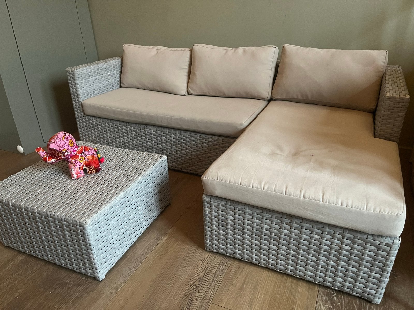 Kinder Loungebank met tafel - Zo goed als nieuw, Ophalen, Kunststof, Hoekbank, Driepersoons