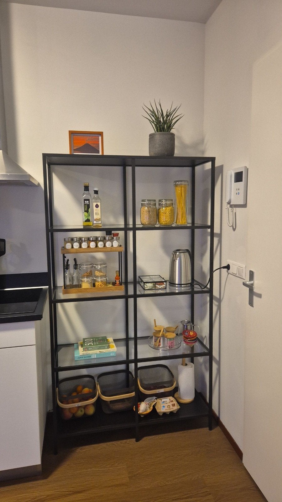 IKEA VITTSJÖ Stellingkast zwartbruin/glas, Ophalen, Gebruikt