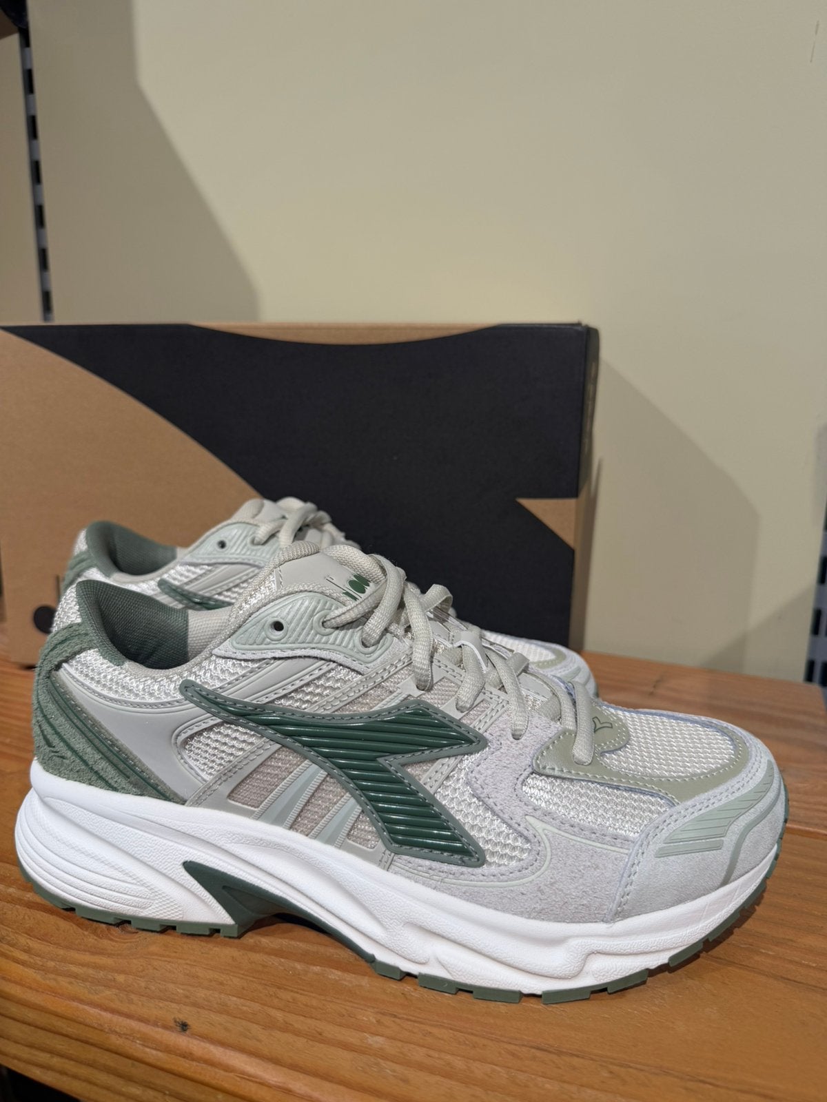 Nieuwe Diadora mythos sneakers 40, Kleding | Dames, Schoenen, Verzenden, Nieuw, Sneakers of Gympen, Groen