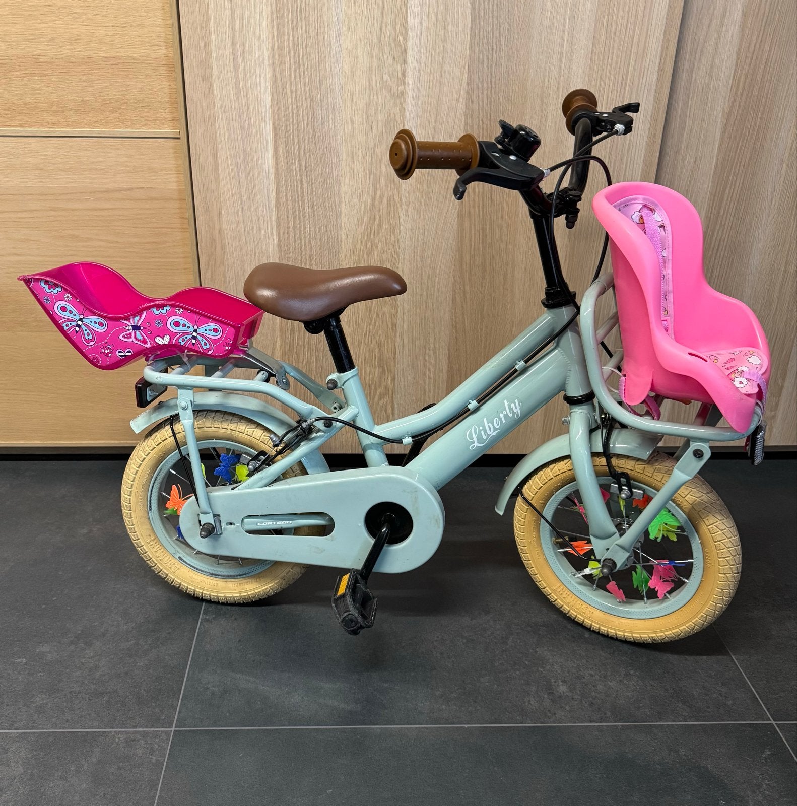 Kinderfiets Liberty met mandjes - Zo goed als nieuw, Fietsen en Brommers, Fietsen | Kinderfietsjes, Zijwieltjes, Velgrem, Ophalen of Verzenden