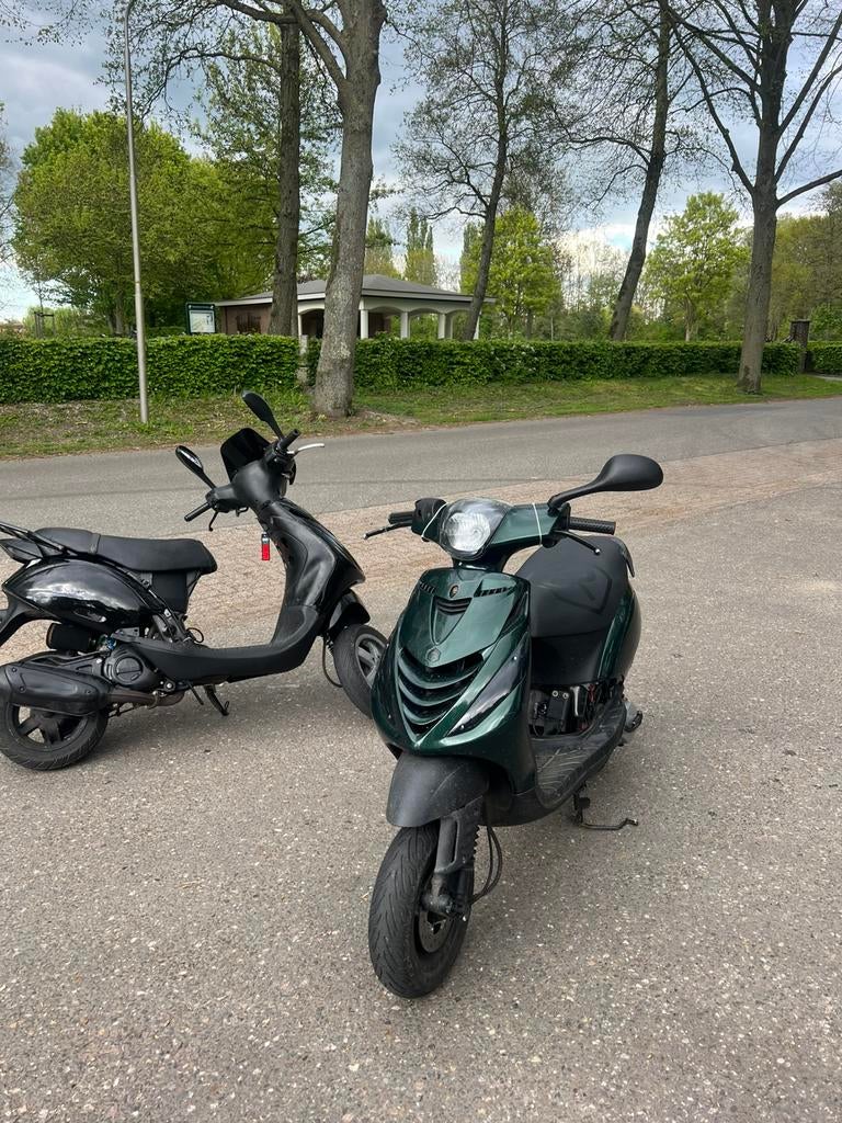 Zip 70cc, Fietsen en Brommers, Scooters | Piaggio, Ophalen, Tweetakt, Maximaal 45 km/u, Zo goed als nieuw