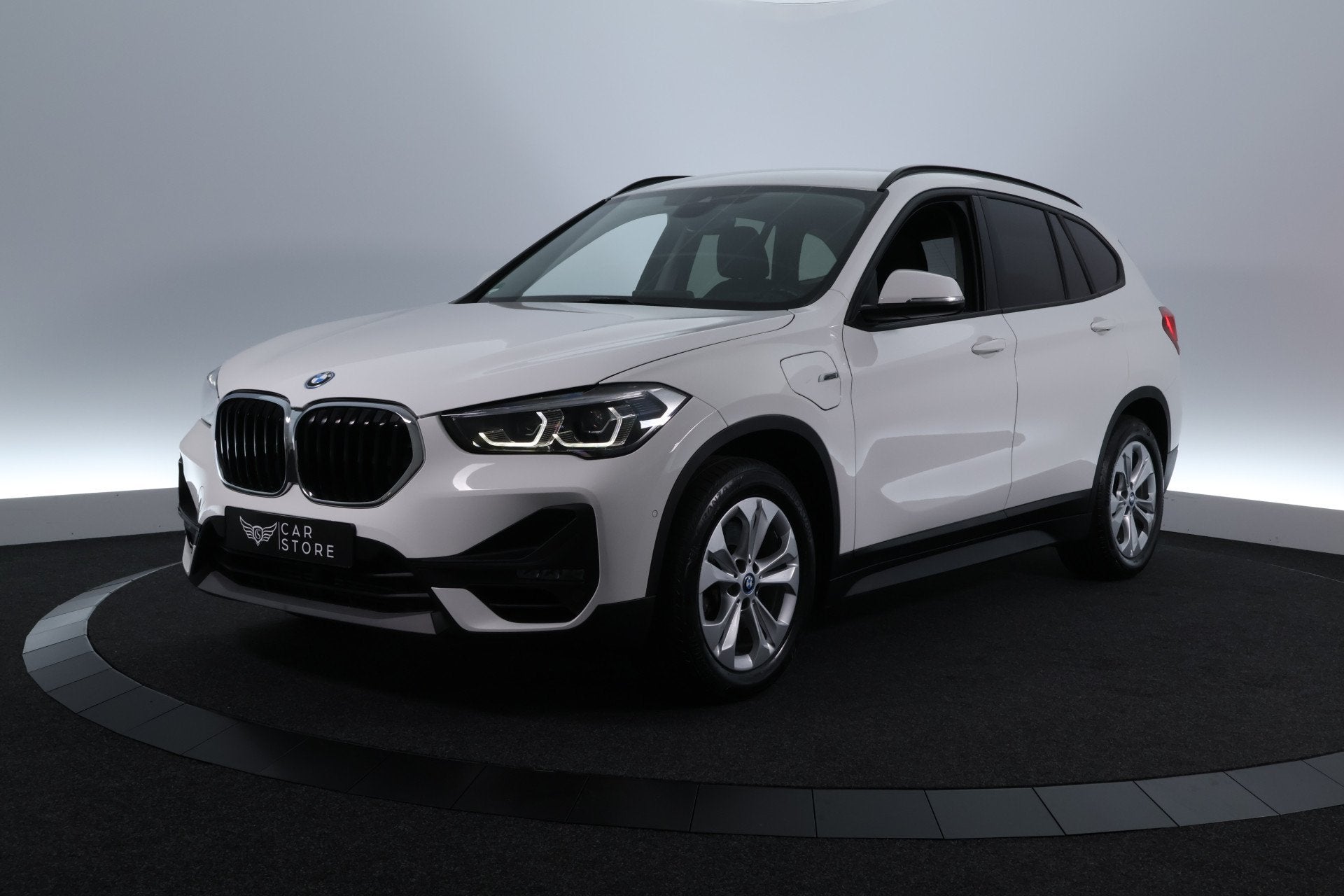 BMW X1 xDrive25e eDrive Edition |CAMERA|HEAD UP|ST VWM|LED|T, Gebruikt, Wit, Bedrijf, Vierwielaandrijving