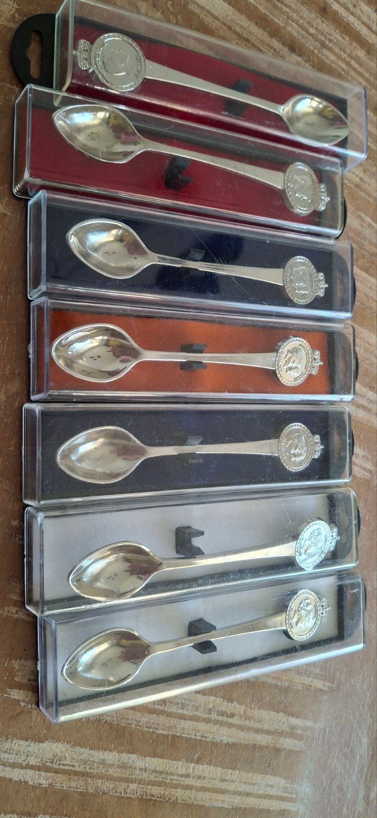 Set van 7 theelepels met koningshuis afbeeldingen, Verzamelen, Ophalen of Verzenden, Zo goed als nieuw, Nederland, Speld(je) of Lepel(tje)