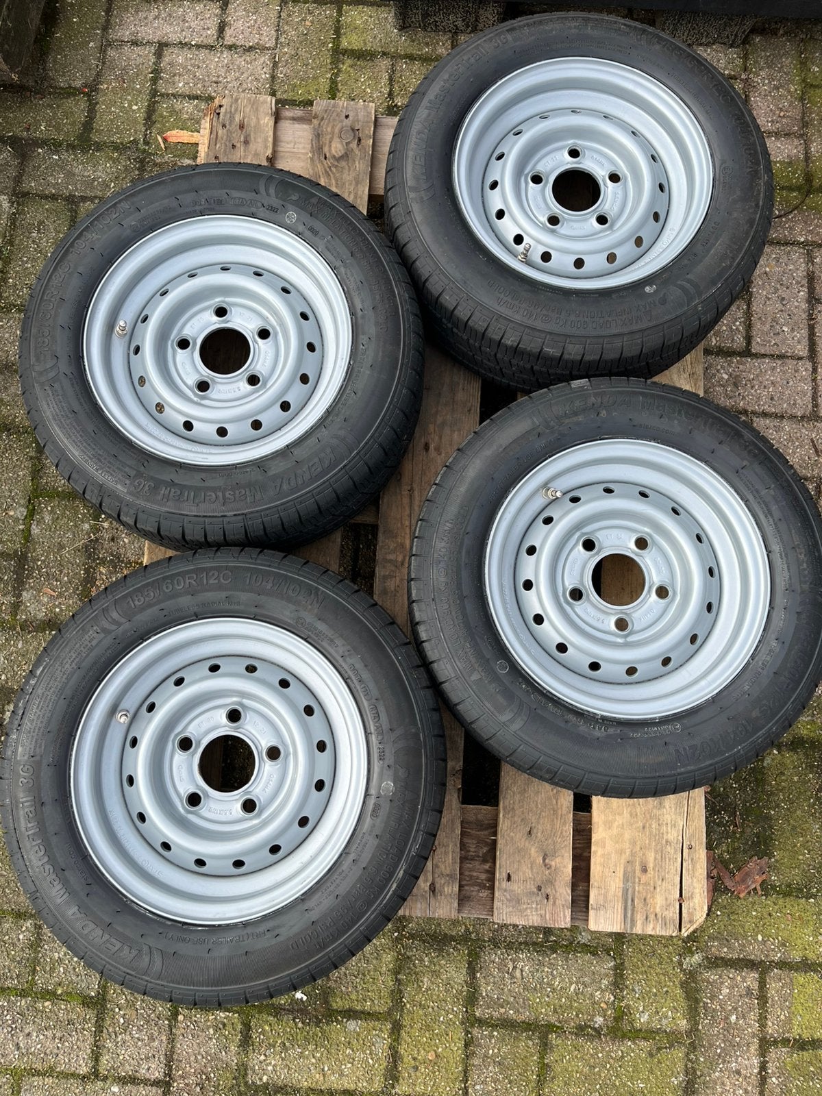Wielen 185/60r12 104/102N 900kg, Ophalen, Nieuw