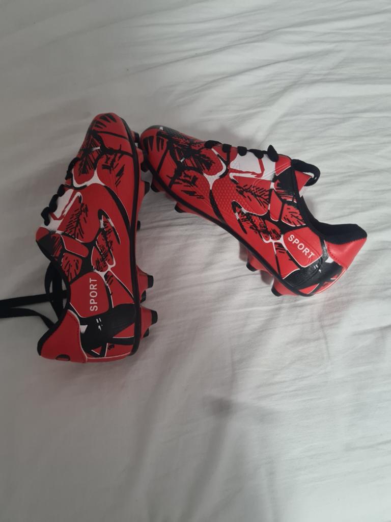 Rode voetbalschoenen maat 36, Sport en Fitness, Voetbal, Ophalen, Maat XS of kleiner, Schoenen, Nieuw