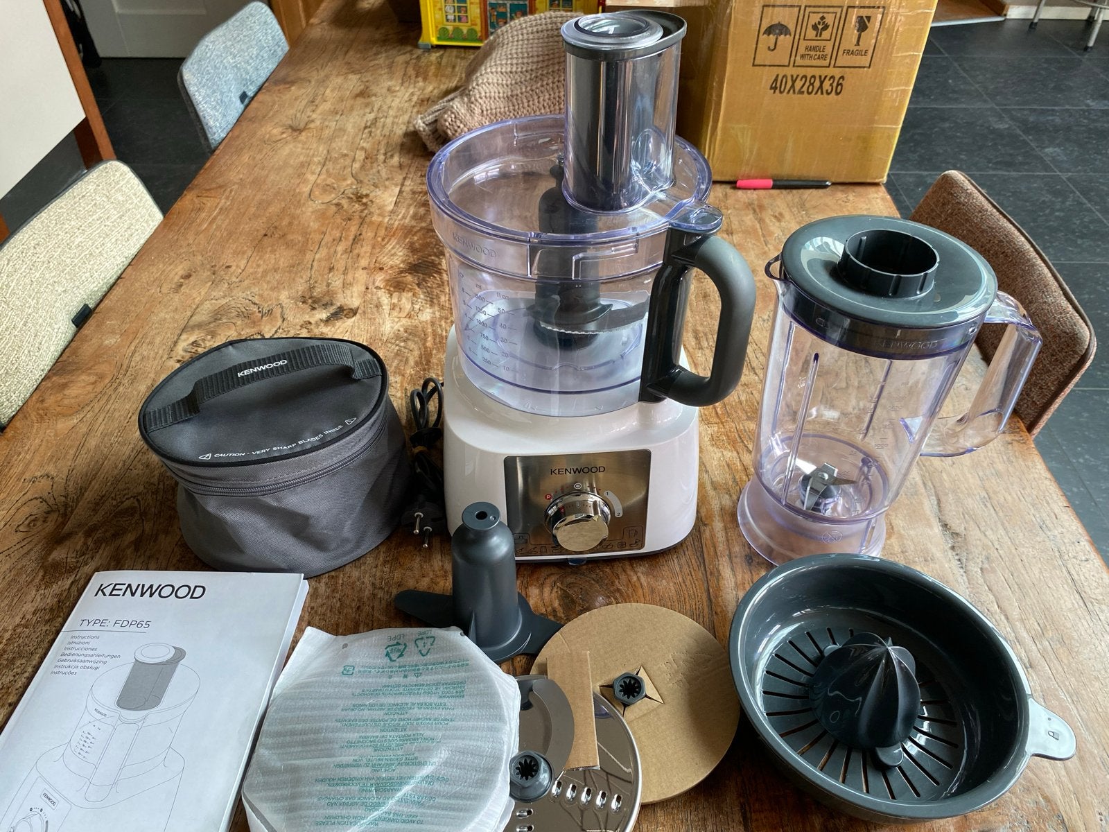 Kenwood FDP65 Foodprocessor/ keukenmachine 1000W - NIEUW, 1 tot 2 liter, 2 snelheden, Nieuw, Ophalen of Verzenden
