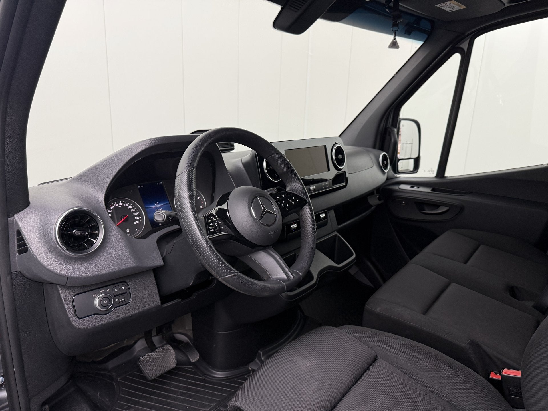 Mercedes-Benz Sprinter 317CDi Automaat L2H2 | Led | 10" Mult, Automaat, Achterwielaandrijving, Gebruikt, 4 cilinders